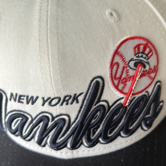 NWOT - Mens New York Yankees Bronx MLB BASEBALL Adjustable Cap New Era - Picture 3 of 10